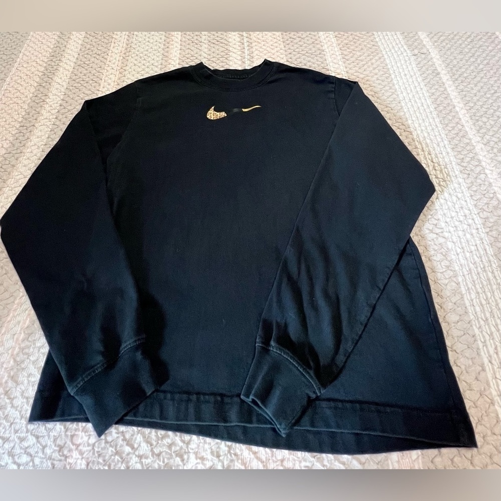The Nike Tee Black Animal Print Swoosh Long Sleeve Crew Neck
Loose Fit XS